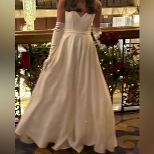 Mac Duggal  classic A-line V neck Elegant White ball  Gown with pockets!